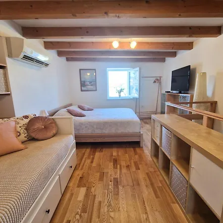 Mandi - Pet Friendly